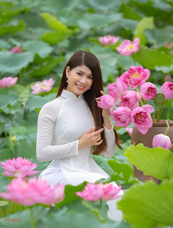 anh-sen-ao-dai-trang