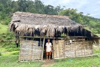 NGƯỜI MỞ CỬA LỀU