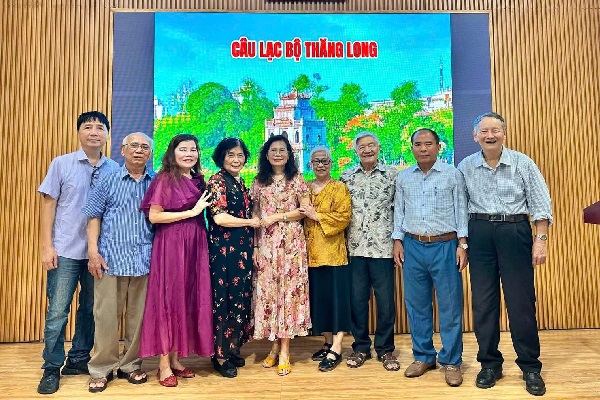 ĐỌC TUYỂN "THƠ DÂNG MẸ"