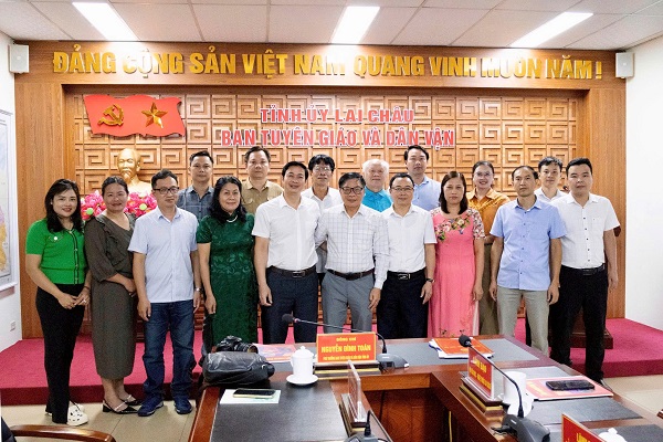 CHUYỆN Ở LAO PẢ