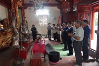 NGƯỜI XIN RA KHỎI DÒNG HỌ