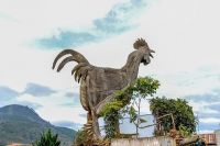 DƯỚI CHÂN NÚI CẨN